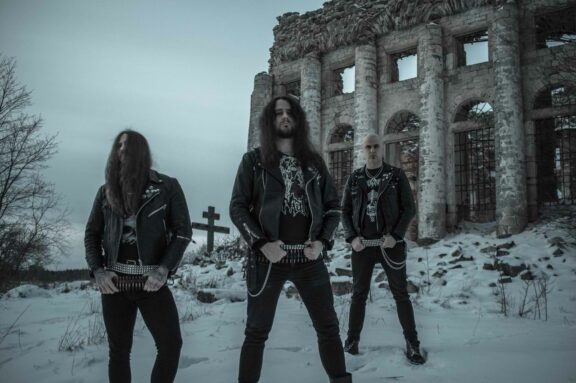 Pyre: Memento Mori diffonde ‘Ornaments of Bones’, pezzo tratto dal prossimo “Chained to Ossuaries”