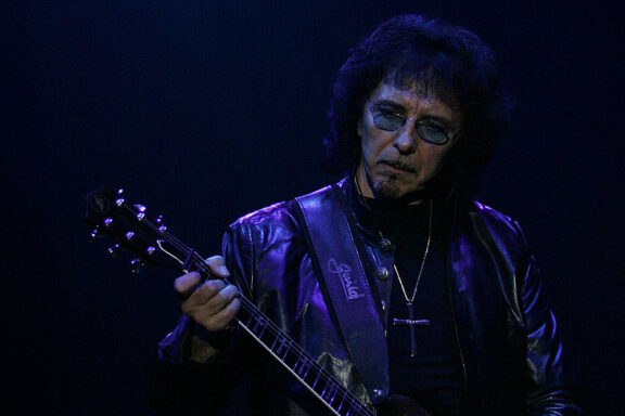 Black Sabbath: Tony Iommi pubblica a sorpresa un nuovo brano, “Scent of Dark”!