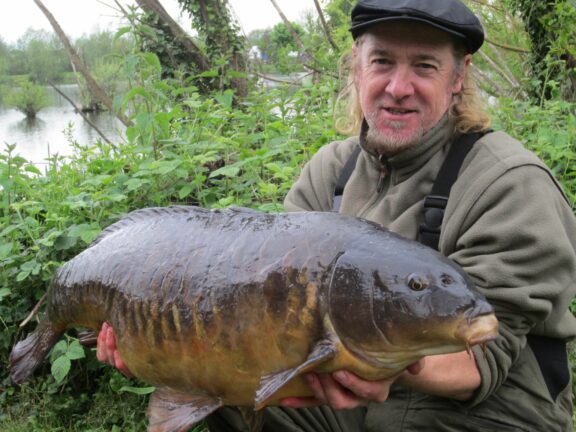 Iron Maiden: in arrivo “Monsters Of River & Rock”, il libro di pesca di Adrian Smith