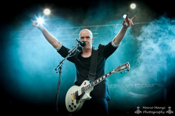 Devin Townsend: lanciato il video di ‘Sprite’, donati 186.000 dollari grazie alla serie di concerti per beneficenza