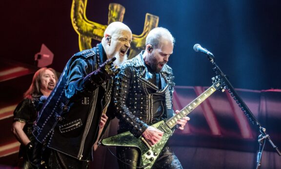 Judas Priest: ci ripensano, riprenderanno il tour con due chitarre