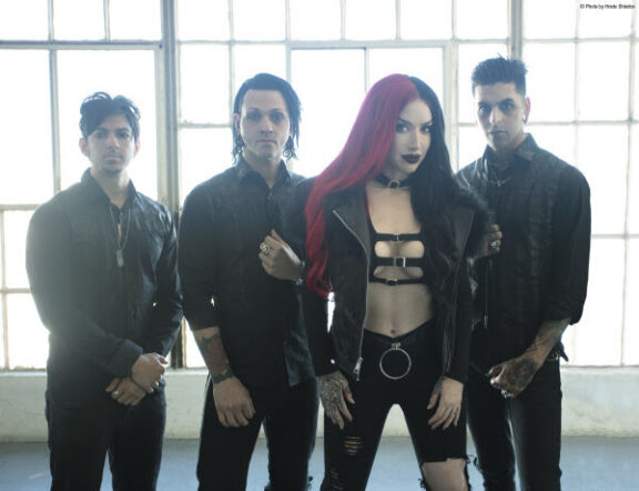 New Years Day: online a mezzanotte il video del brano ‘Skeletons’