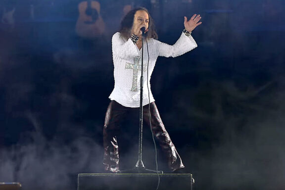 Dio Disciples: Simon Wright, ‘E’ ridicolo prendersela per il tour con l’ologramma di Ronnie James Dio’