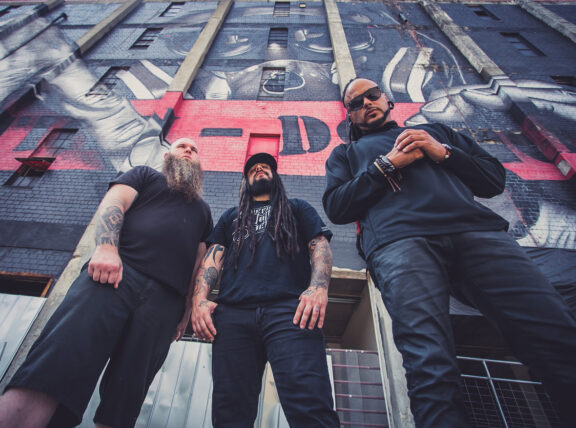 Gears: il lyric video ufficiale di ‘Stronger Than Pain’