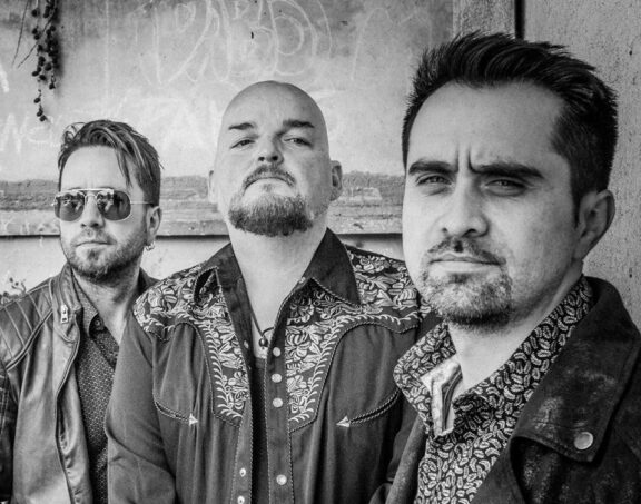 Alain Johannes Trio: la cover di ‘Can’t Change Me’ dal primo disco solista di Chris Cornell