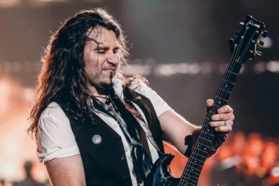 Phil X (Bon Jovi): online il “quarantine/fan” music video di ‘Right on the Money’, nuovo singolo della sua band The Drills