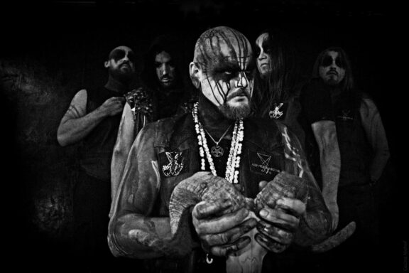 Adversarius: il lyric video di ‘In Nomine Draconis Leviathan’, dal nuovo CD “In Nomine Draconis Inferni”