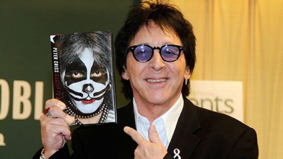 Kiss: Peter Criss pubblica un nuovo video per la canzone ‘Don’t You Let Me Down’