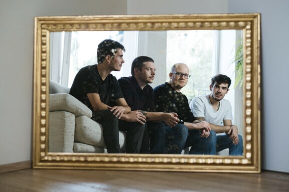 Regarde: pubblicato il nuovo video ‘Carried Away’