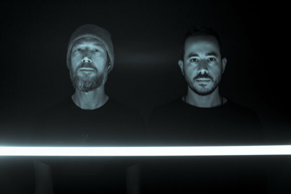 Zombi: il duo strumentale torna col nuovo album “2020”, video del primo singolo online