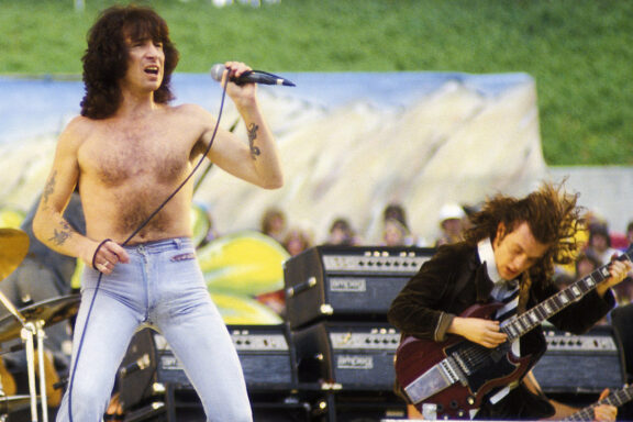 Metallica: Lars Ulrich, ‘gli AC/DC con Bon Scott erano l’incarnazione dell’attitudine Rock ‘N’ Roll’