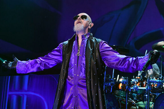 Judas Priest: Rob Halford, ‘Temevo che se avessi fatto coming out agli inizi avrei danneggiato la band irreparabilmente’