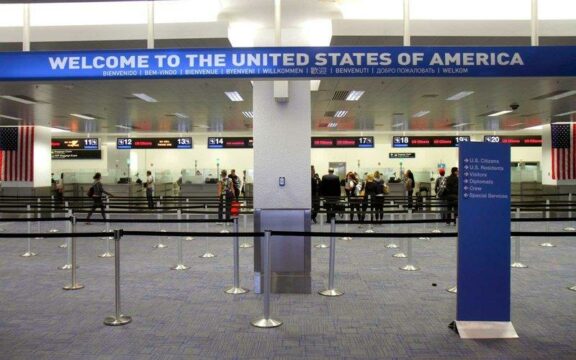 Stati Uniti: aumenteranno di più del 50% i costi del visto per suonare in USA