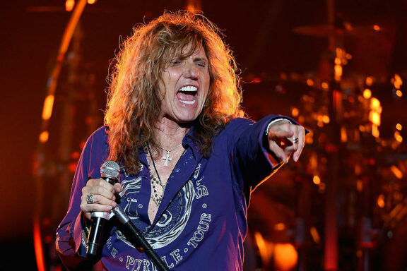 Whitesnake: David Coverdale, riuscita l’operazione per eliminare un’ernia