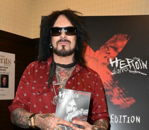 Mötley Crüe: Nikki Sixx, ‘non c’è niente di attraente nell’avere una dipendenza; finisci sempre in una bara’