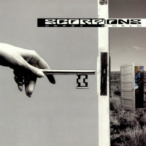 Scorpions: Klaus Meine, ‘onestamente, niente di quello che abbiamo fatto nei passati 3 decenni eguaglia “Crazy World”‘