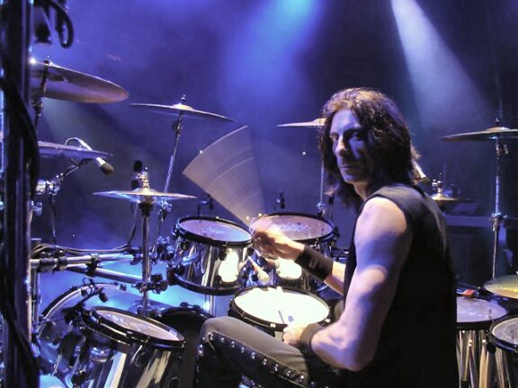 Judas Priest: Scott Travis, ‘non ci sono trigger o sofisticazioni di batteria su “Painkiller”, solo su un brano’