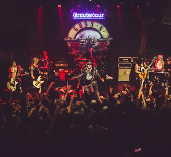 Guns N’ Roses: Slash, ‘qui al Troubadour il mio primo show in assoluto con la band e il mio primo dopo il ritorno, che emozioni inenarrabili!’