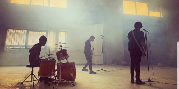 Between Changes And Me: ascolta il nuovo singolo ‘Saturday Night’s for Fighting’