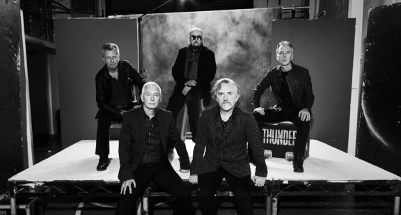 Thunder: il music video di ‘Last One Out Turn Off the Lights’, primo singolo dal nuovo LP