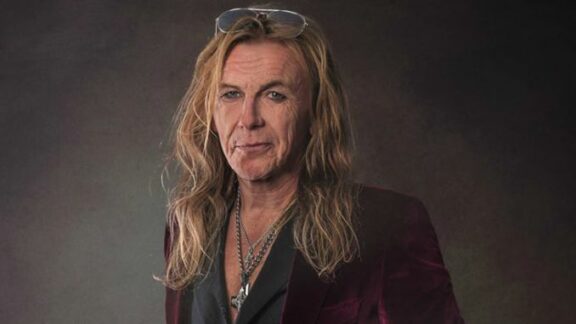 Ronnie Atkins: non molla e firma per Frontiers Music Srl