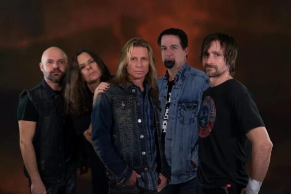 Resist & Bite: il music video di ‘The Myth I’m Livin’ per la nuova band dell’ex-chitarrista dei Tesla Tommy Skeoch