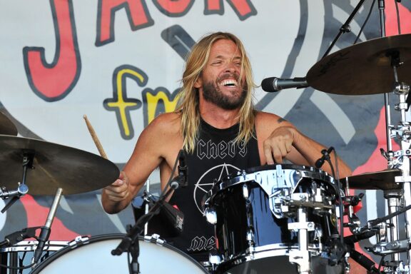 Foo Fighters: Taylor Hawkins, ‘spero che Geddy Lee e Alex Lifeson trovino un batterista per un progetto post-Rush’