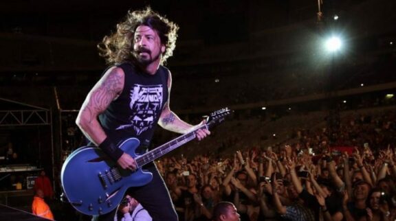 Dave Grohl: ‘preservare i piccoli locali è cruciale per i fan, ma soprattutto per gli artisti di domani’