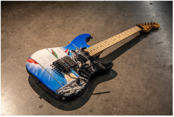 Iron Maiden: lanciano un crowdfunding per gli addetti al palco colpiti dalla crisi, in palio una chitarra Jackson