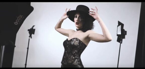 N I n a: il nuovo singolo ‘Look @ Yourself’
