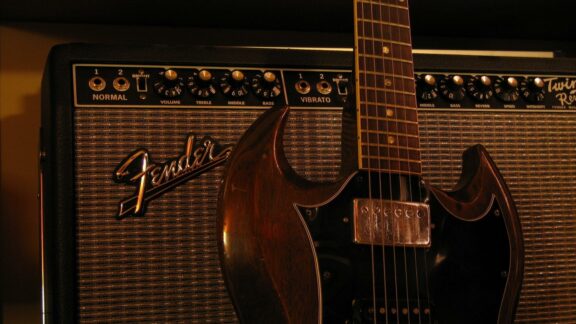 Gibson Guitars: un video didattico su come eliminare il ‘Fret Buzz’