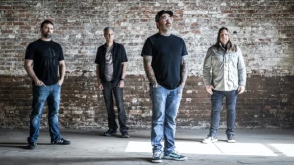 Staind: ascolta ‘Mudshovel’ dal nuovo LP “Live: It’s Been Awhile”