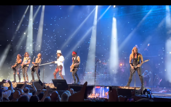 Alice Cooper: Ace Frehley sale sul palco con la band per ‘School’s Out’ (video)