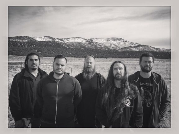 Cave Bastard: guarda il video di ‘Anti-Vaxxtermination’. La band commenta, ‘Abbiamo scritto questo brano prima che si diffondesse la retorica anti-vaccino’