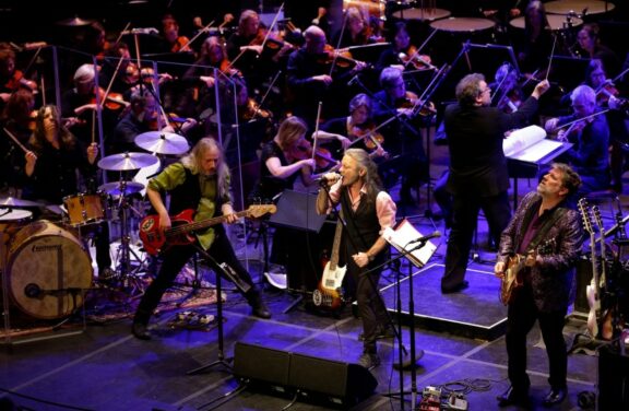 Deep Purple: guarda i video dell’esibizione di Bruce Dickinson e Roger Glover al Concerto For Group And Orchestra