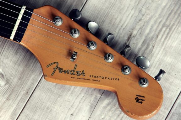 Fender Guitars: un video dedicato alla post-produzione della sei corde in un mix