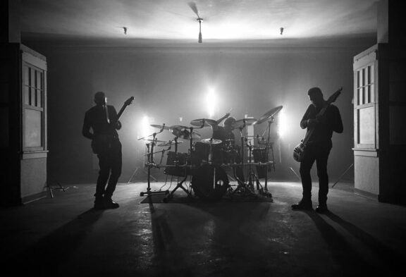 Aziola Cry: il playthrough video di ‘The Ironic Divide Part One: Premonitions’