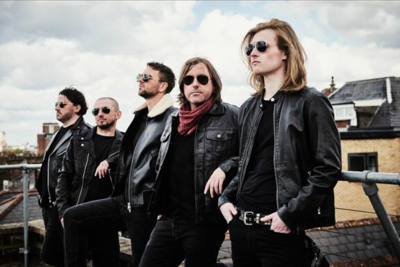 Scarlet Rebels (con Josh Townshend): guarda il videoclip di ‘These Days’