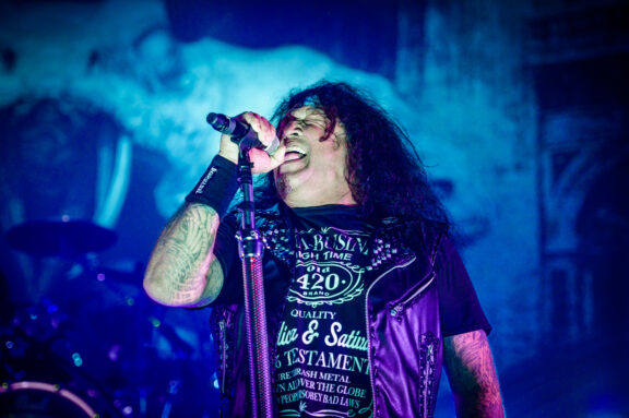 Testament: Chuck Billy, “Con il senno di poi, sono felice di non essere stato preso alle audizioni per i Sepultura”