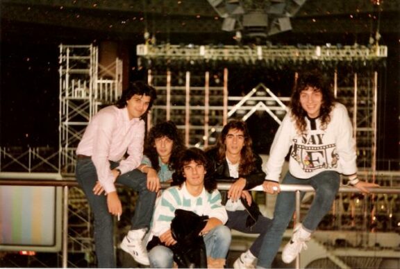 Sharks: guarda la seconda puntata del loro biopic