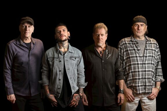 Night Ranger, Mr. Big: Brad Gillis e Billy Sheehan lanciano il nuovo progetto Skills; guarda il video di ‘Stop The World’