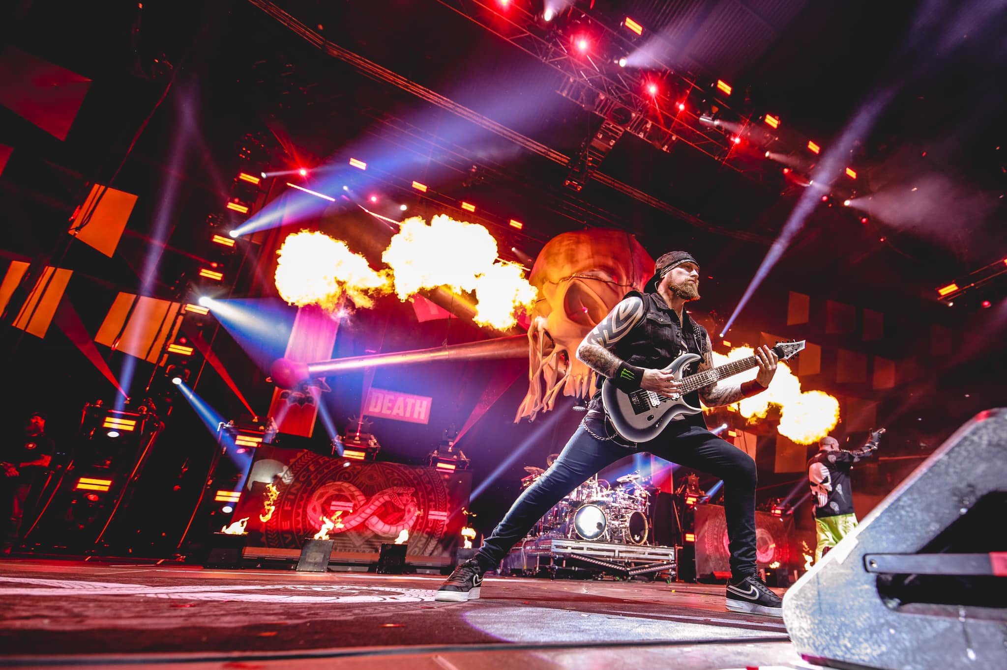 FIVE FINGER DEATH PUNCH: La Prima Foto Ufficiale Col Nuovo Chitarrista Andy James - Foto 6