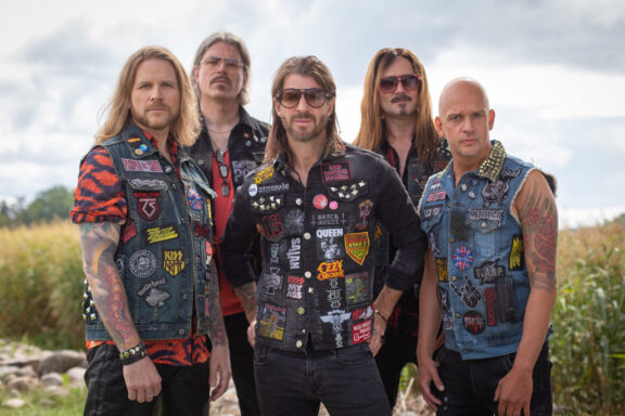 Nestor: annunciata la re-release di “Kids in a Ghost Town”, video