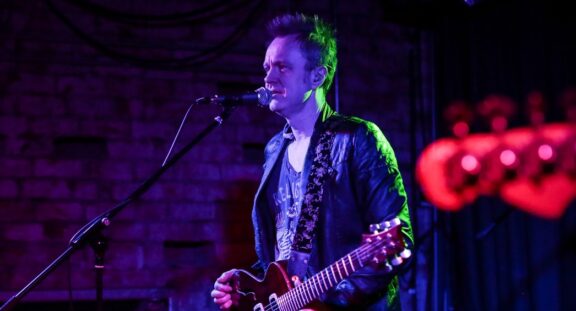 Simon McBride: guarda il video live di ‘Just Takes Time’