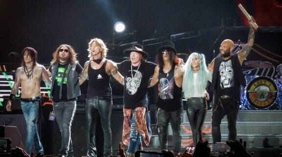 Guns N’ Roses: condiviso il video professionale della performance di ‘Sweet Child O’ Mine’ a Dublino