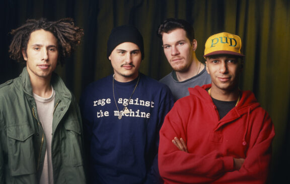 Rage Against the Machine: un uomo sale sul palco, la sicurezza placca Tom Morello per sbaglio