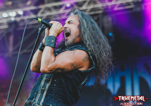 Death Angel: il video professionale dal vivo di ‘Thrown To The Wolves’