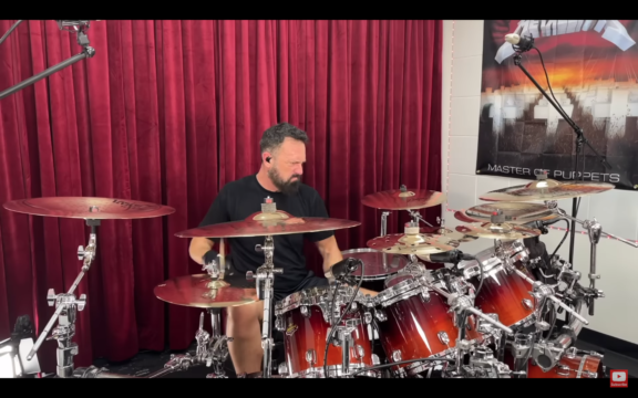 Metallica: nuovo video per Jon Dette; il drum cam di ‘Damage, Inc.’