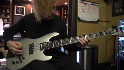 Megadeth: il video di Dave Mustaine che compone la linea di basso di ‘Dogs Of Chernobyl’