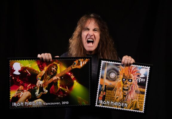Iron Maiden: i francobolli della band furono approvati personalmente dalla Regina Elisabetta